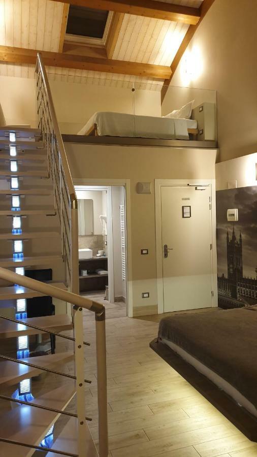 Hotel Seven Rooms Milano Esterno foto