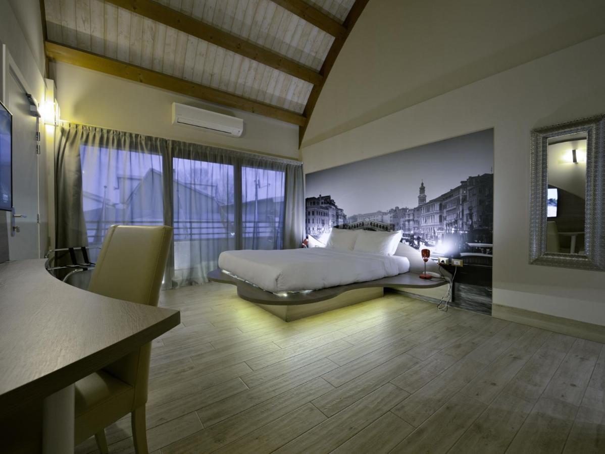 Hotel Seven Rooms Milano Esterno foto