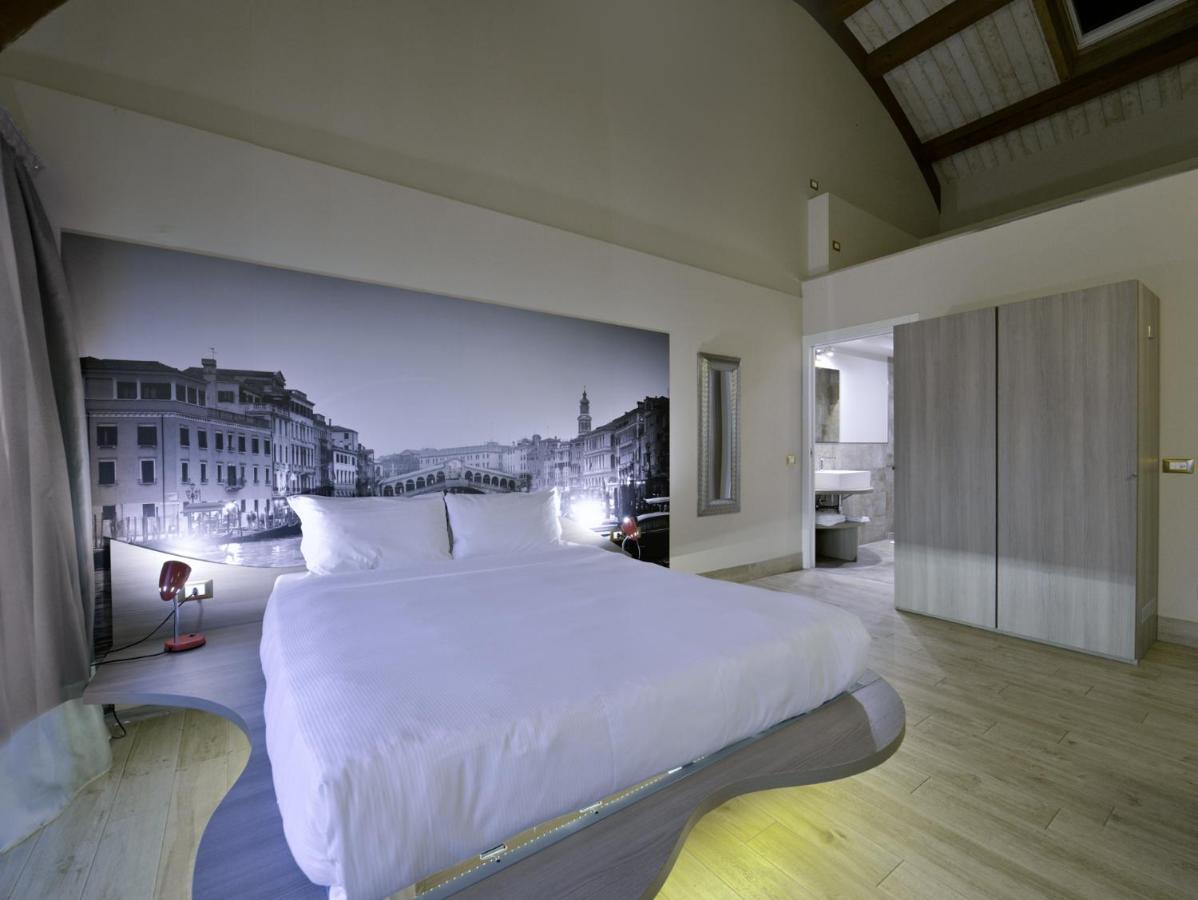 Hotel Seven Rooms Milano Esterno foto